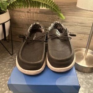 HEY DUDES  DARK GREY SIZE  7 MINT CONDITION